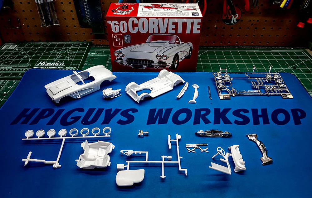 AMT 1960 Chevrolet Corvette 1:25 Scale Model Kit - Image 5