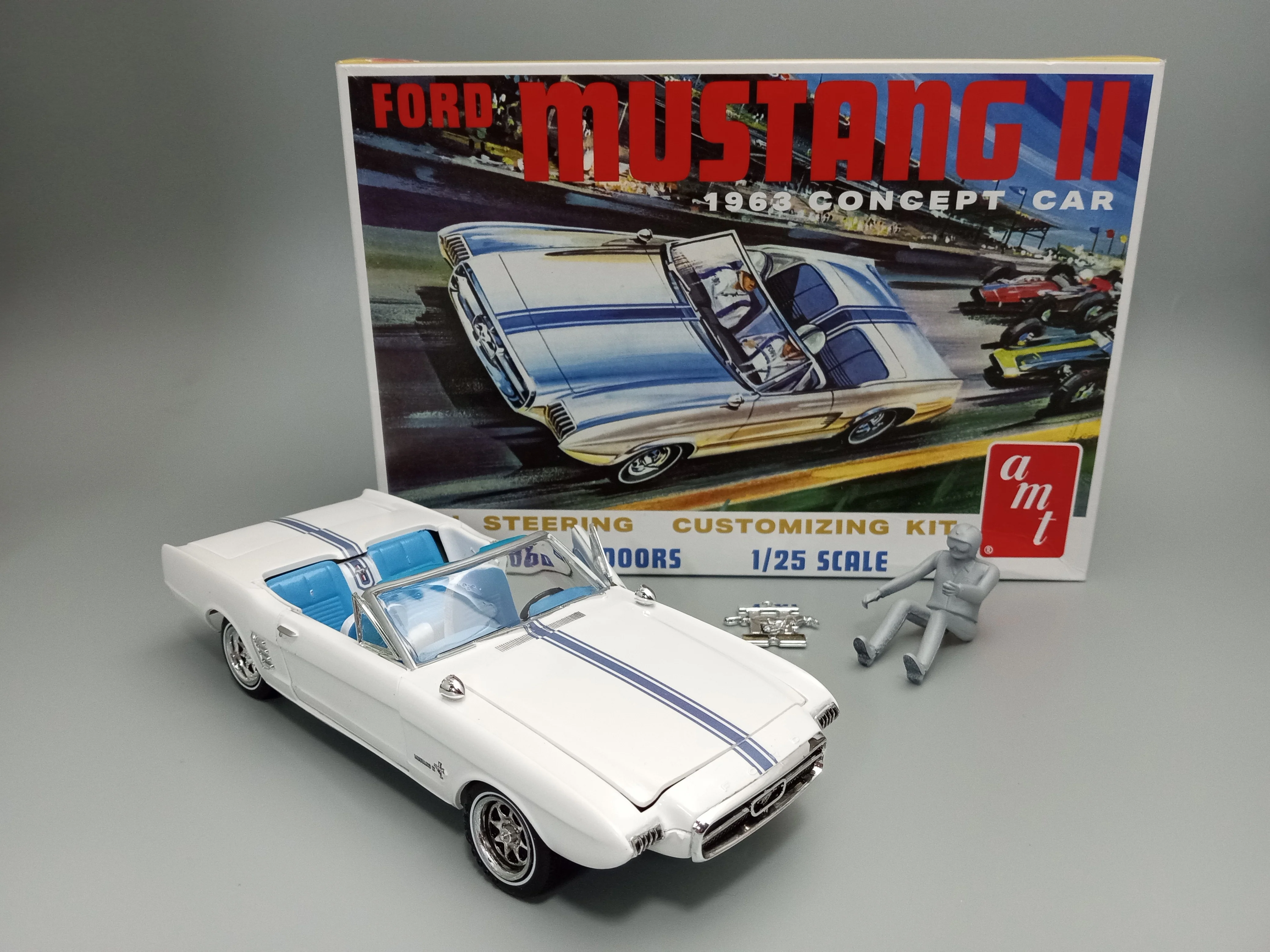 AMT 1963 Ford Mustang II Concept Car 1:25 Scale Model Kit - Image 2