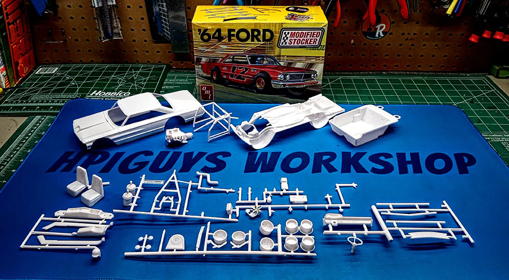 AMT 1964 Ford Galaxie Modified Stocker 1:25 Scale Model Kit - Image 4