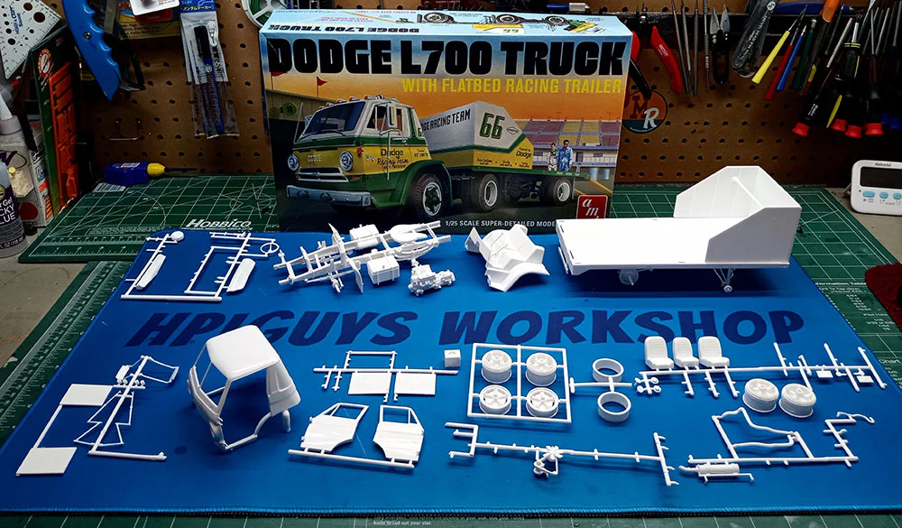 AMT 1966 Dodge L700 Truck w/Flatbed Racing Trailer 1:25 Scale Model Kit - Image 5