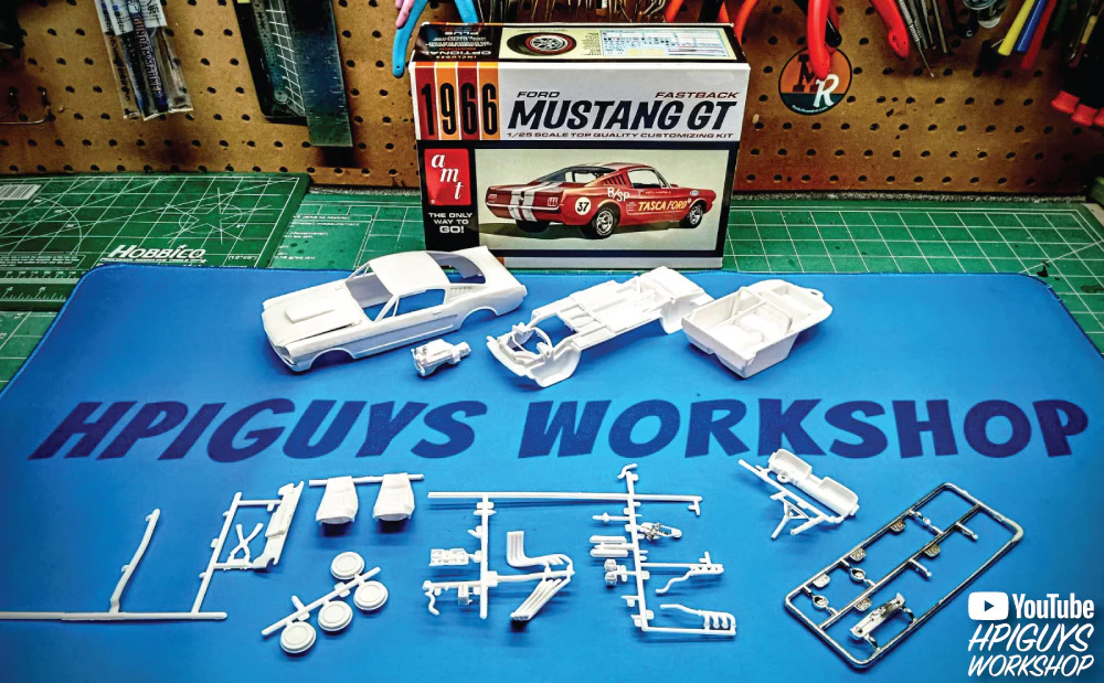 AMT 1966 Ford Mustang Fastback 2+2 1:25 Scale Model Kit - Image 5