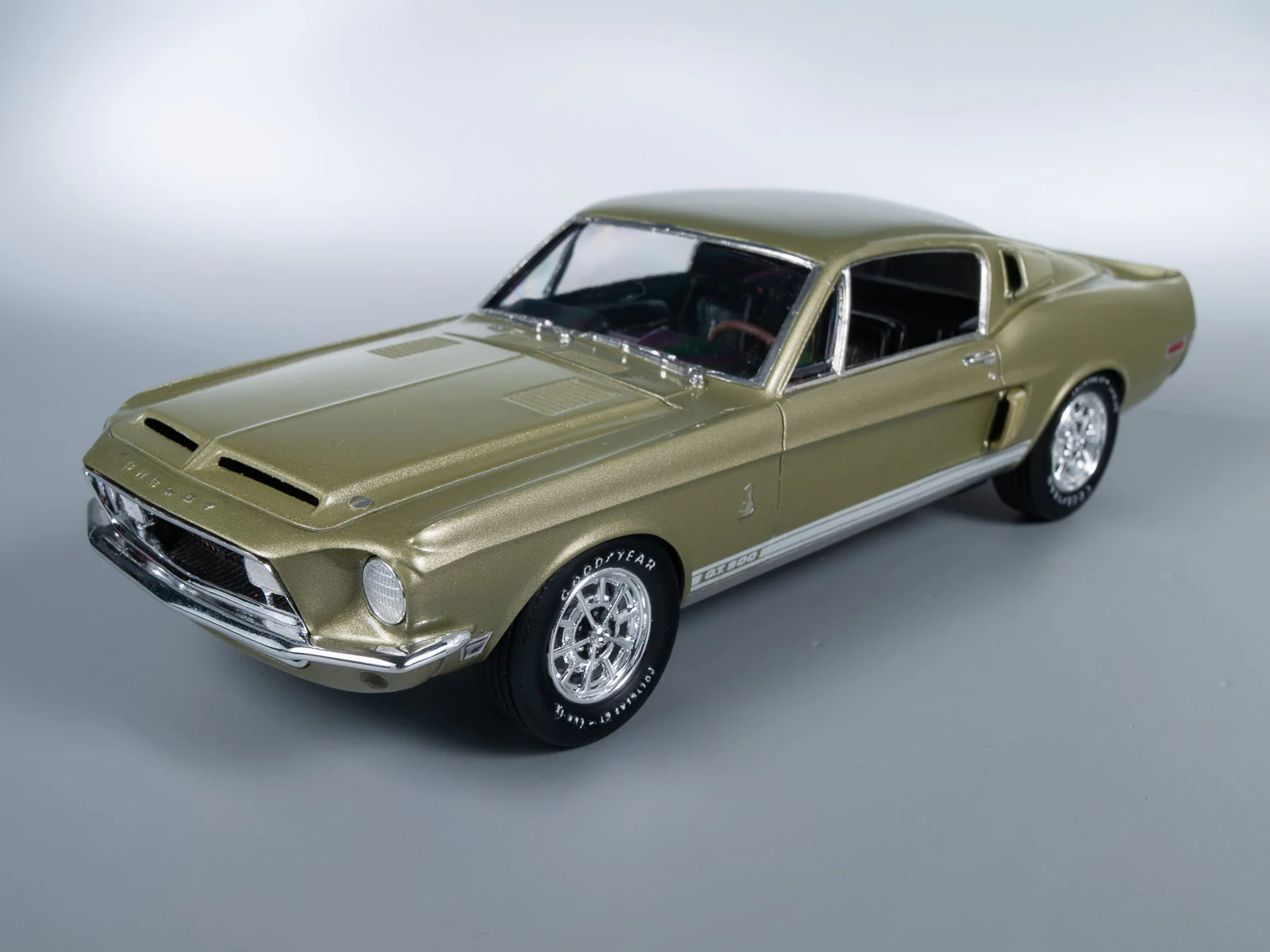 AMT 1968 Shelby GT 500 1:25 Scale Model Kit - Image 5