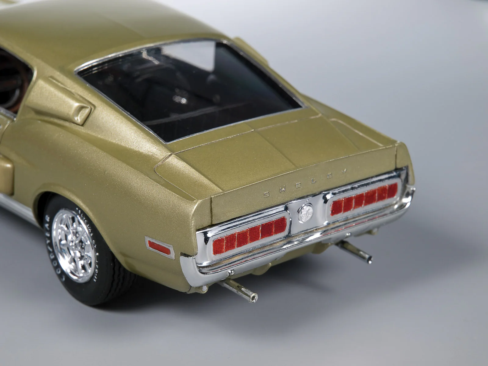 AMT 1968 Shelby GT 500 1:25 Scale Model Kit - Image 8