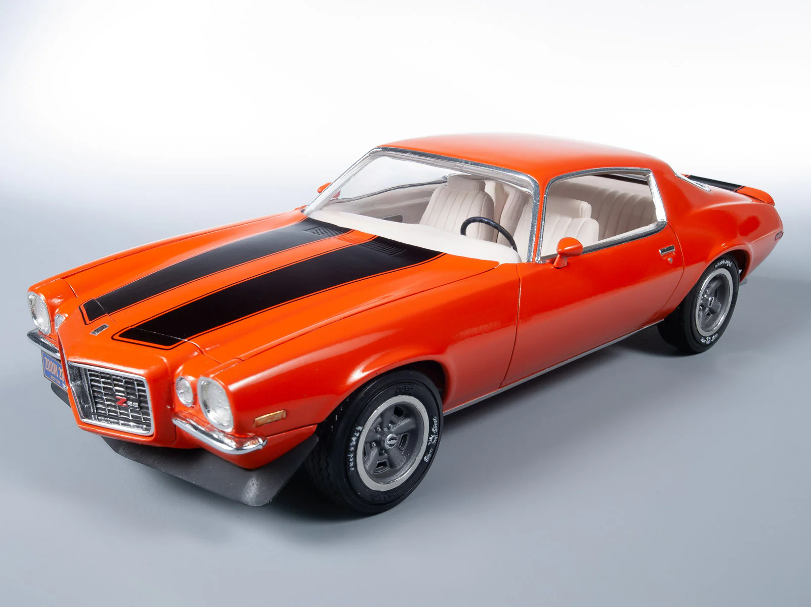 AMT 1970 1/2 Chevy Camaro Z-28 1:25 Scale Model Kit - Image 2