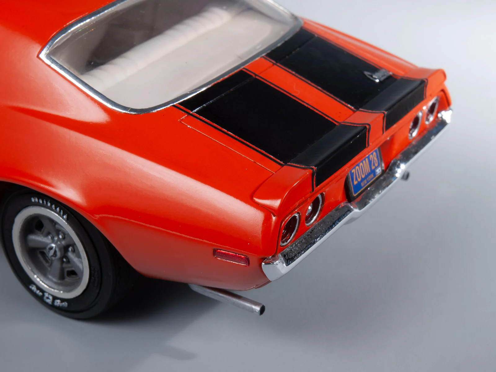 AMT 1970 1/2 Chevy Camaro Z-28 1:25 Scale Model Kit - Image 5