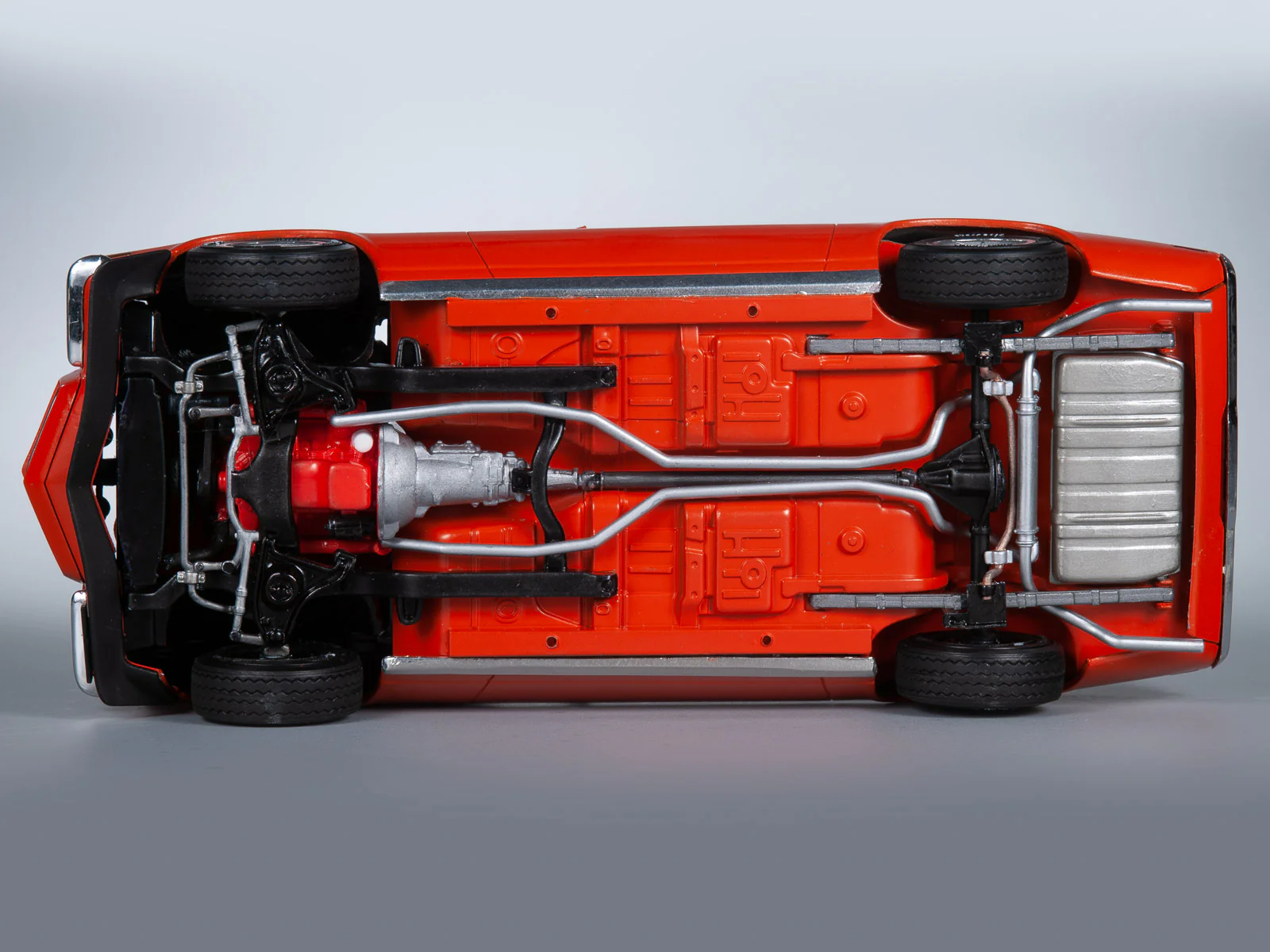 AMT 1970 1/2 Chevy Camaro Z-28 1:25 Scale Model Kit - Image 6