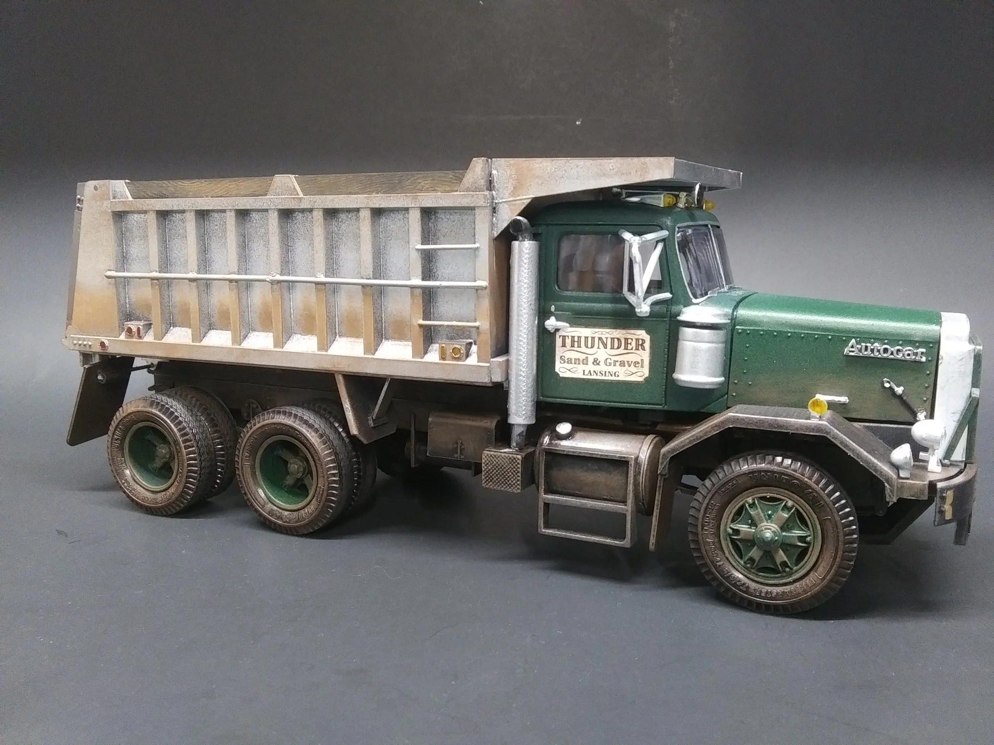 AMT Autocar Dump Truck 1:25 Scale Model Kit - Image 6