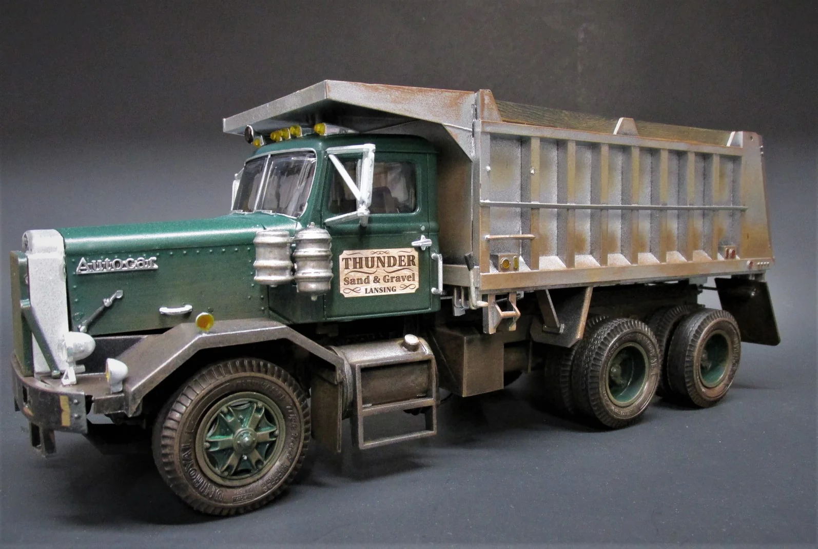 AMT Autocar Dump Truck 1:25 Scale Model Kit - Image 7