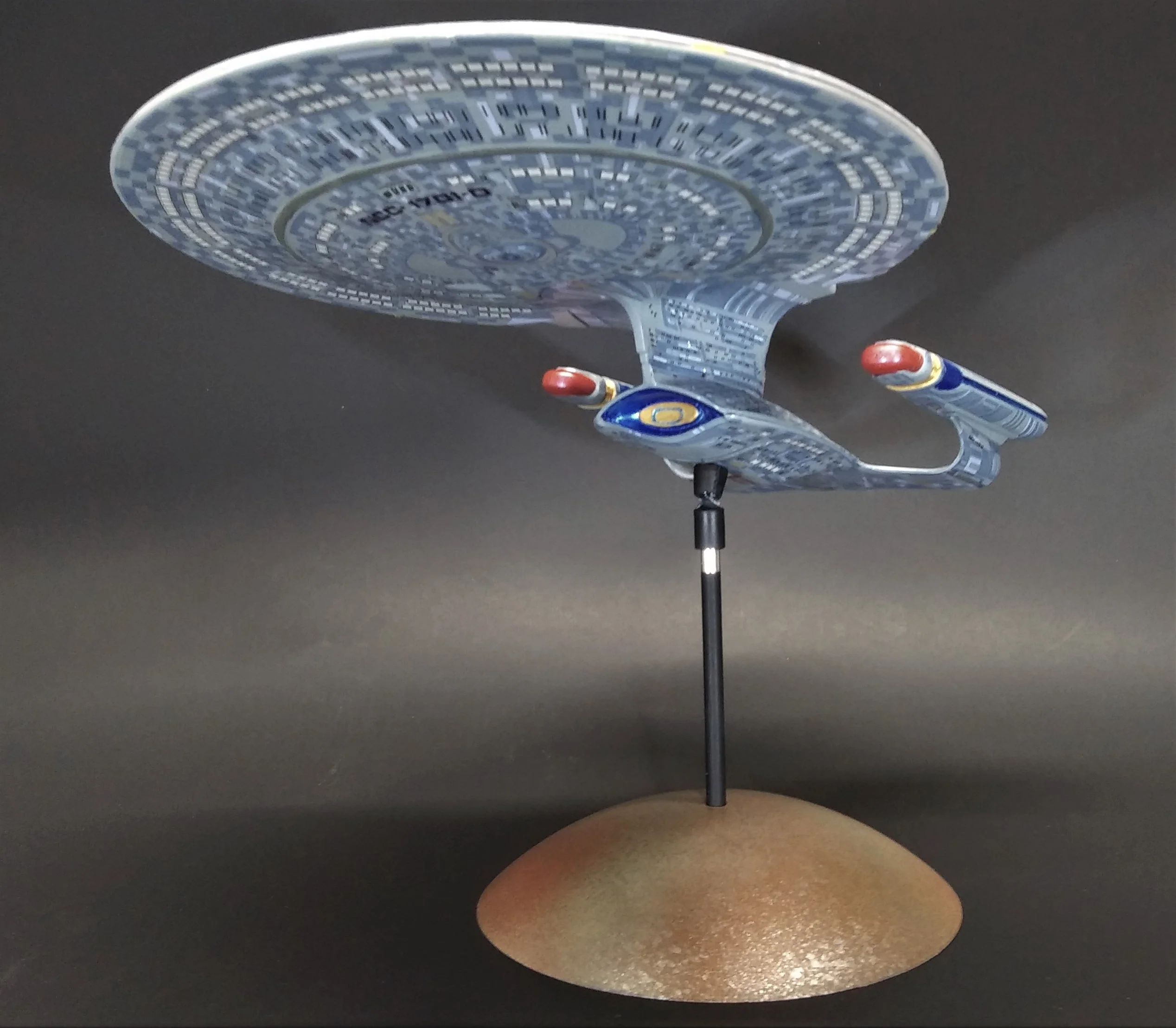 AMT Star Trek U.S.S. Enterprise-D (Snap) 1:2500 Scale Kit - Image 3