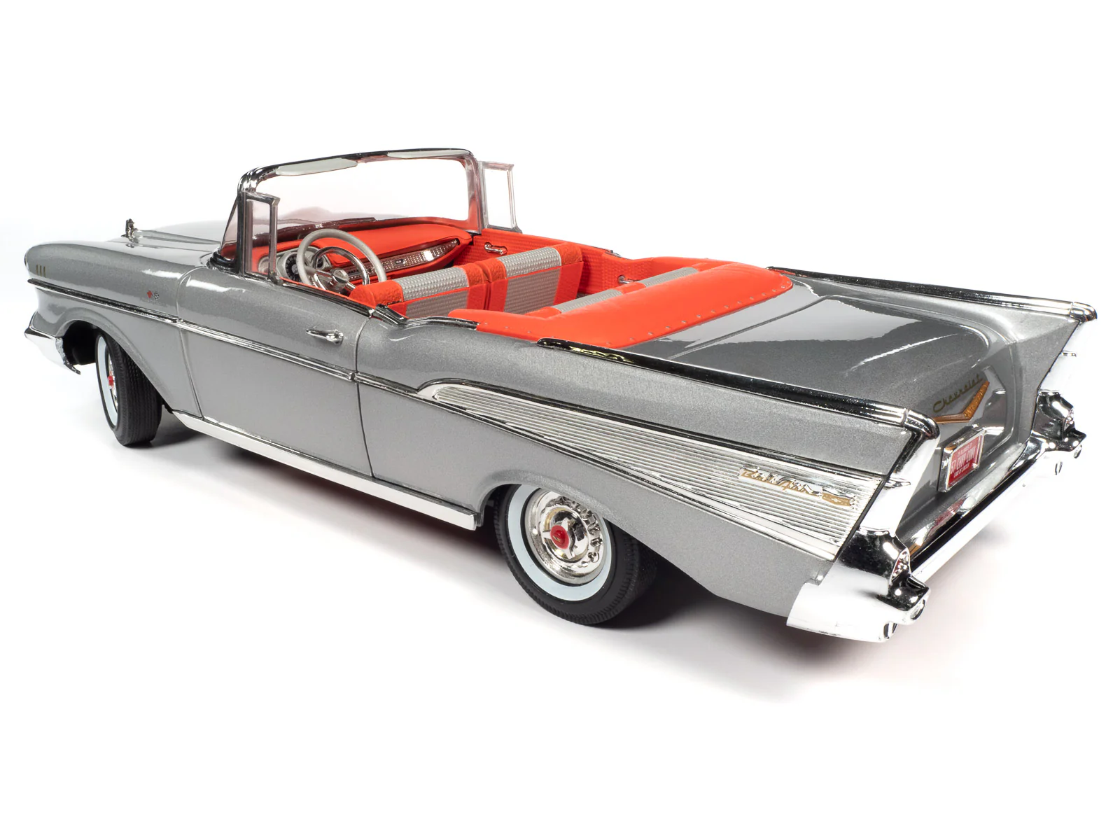 Auto World 1957 Chevrolet Bel Air Convertible 1:18 Scale Diecast - Image 3