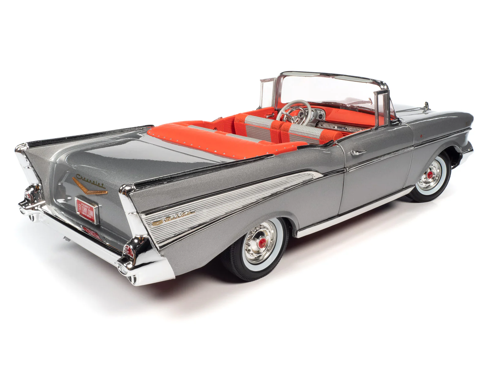 Auto World 1957 Chevrolet Bel Air Convertible 1:18 Scale Diecast - Image 4