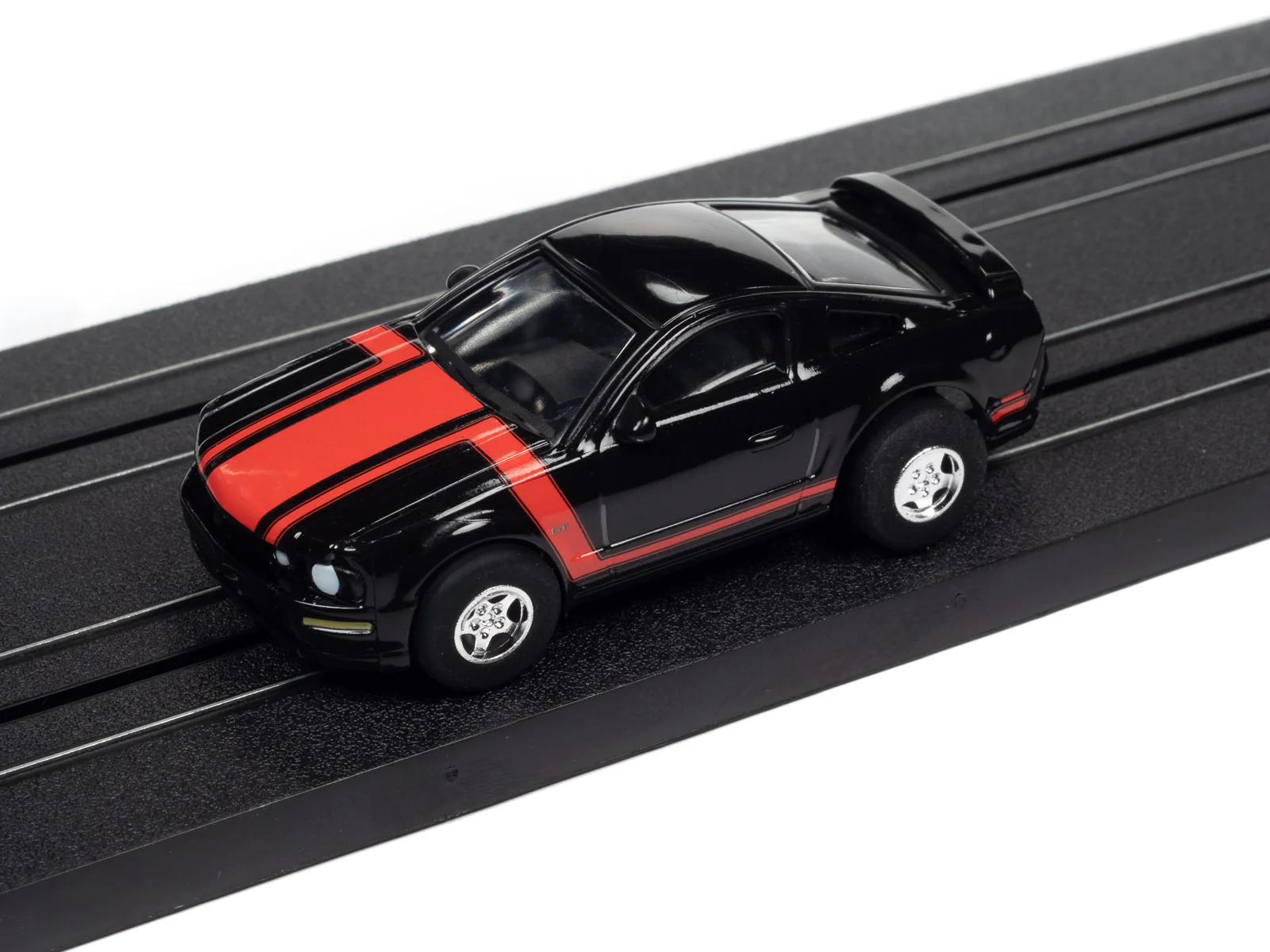 Auto World Super III 2005 Ford Mustang GT (Black) HO Scale Slot Car - Image 4