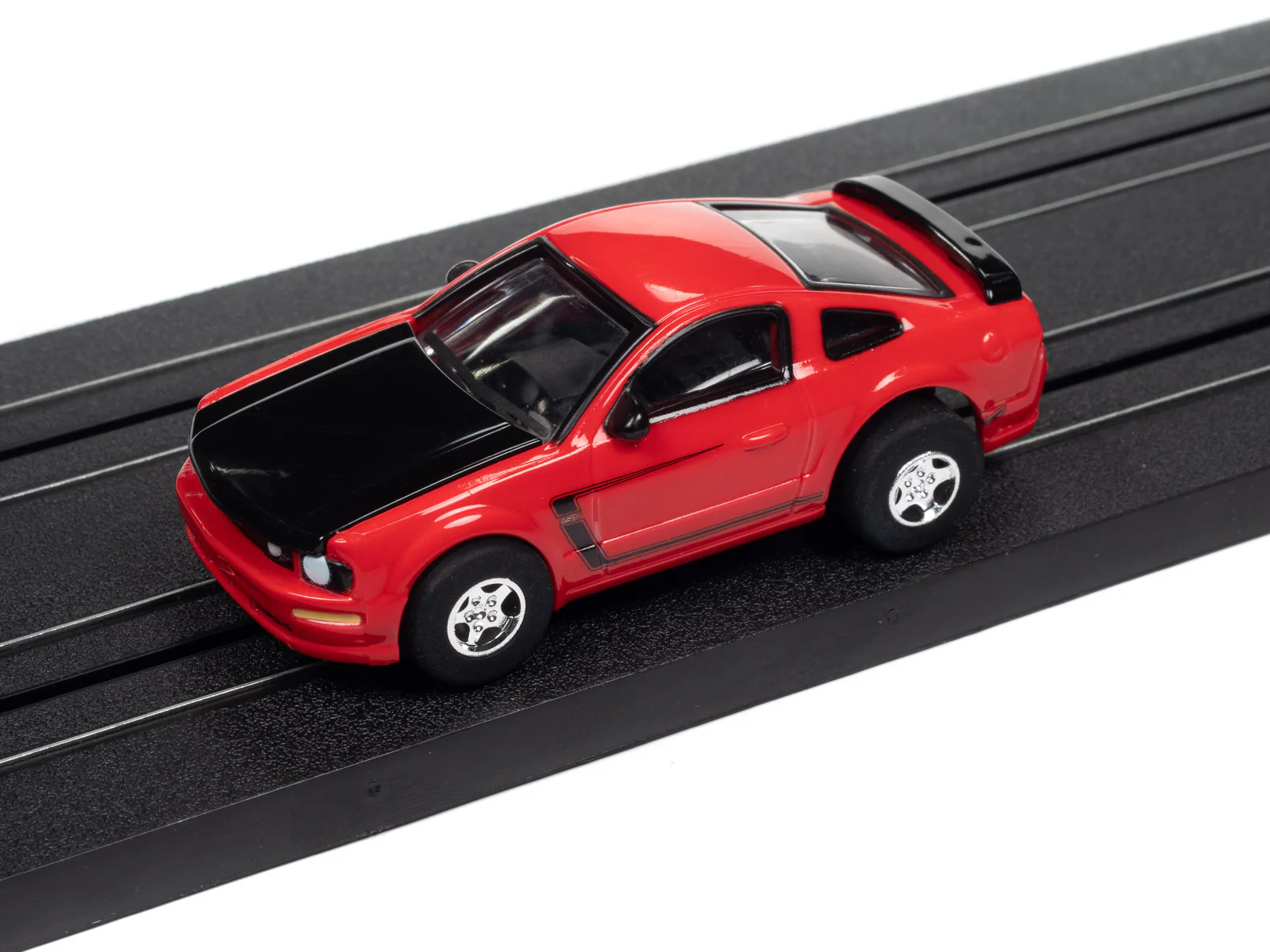 Auto World Super III 2005 Ford Mustang GT (Red) HO Scale Slot Car - Image 4