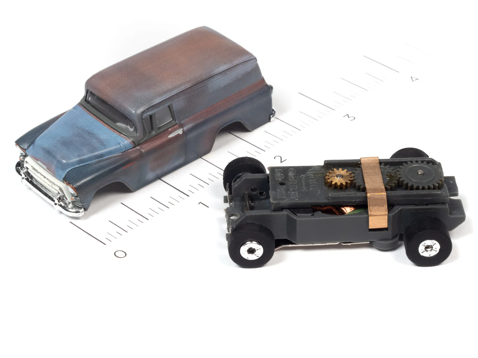 Auto World Thunderjet 1957 Chevrolet Suburban (Rusted) HO Scale Slot Car - Image 3