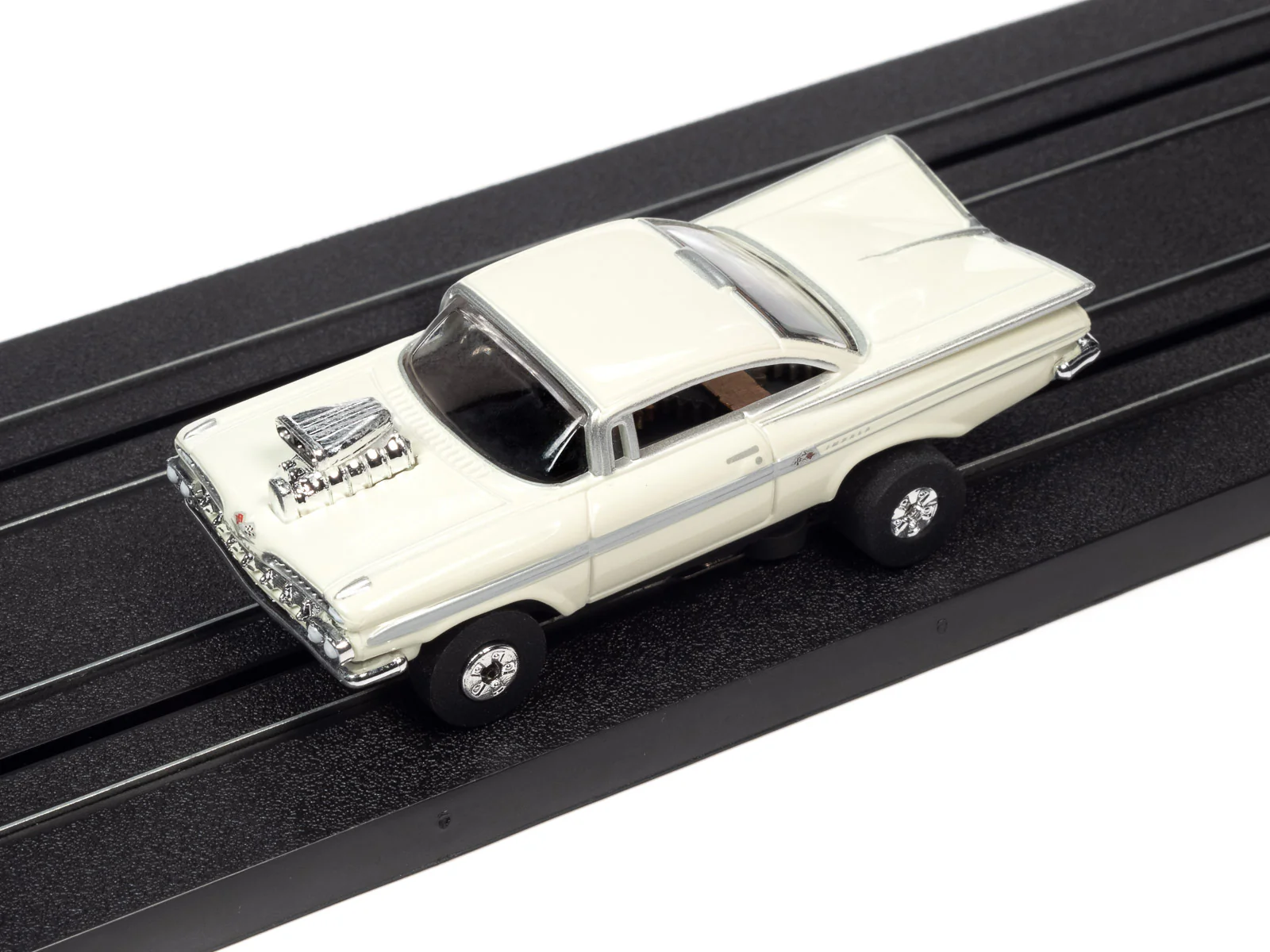 Auto World Thunderjet 1959 Chevrolet Impala Street Rod w/Blower (White) HO Scale Slot Car - Image 4