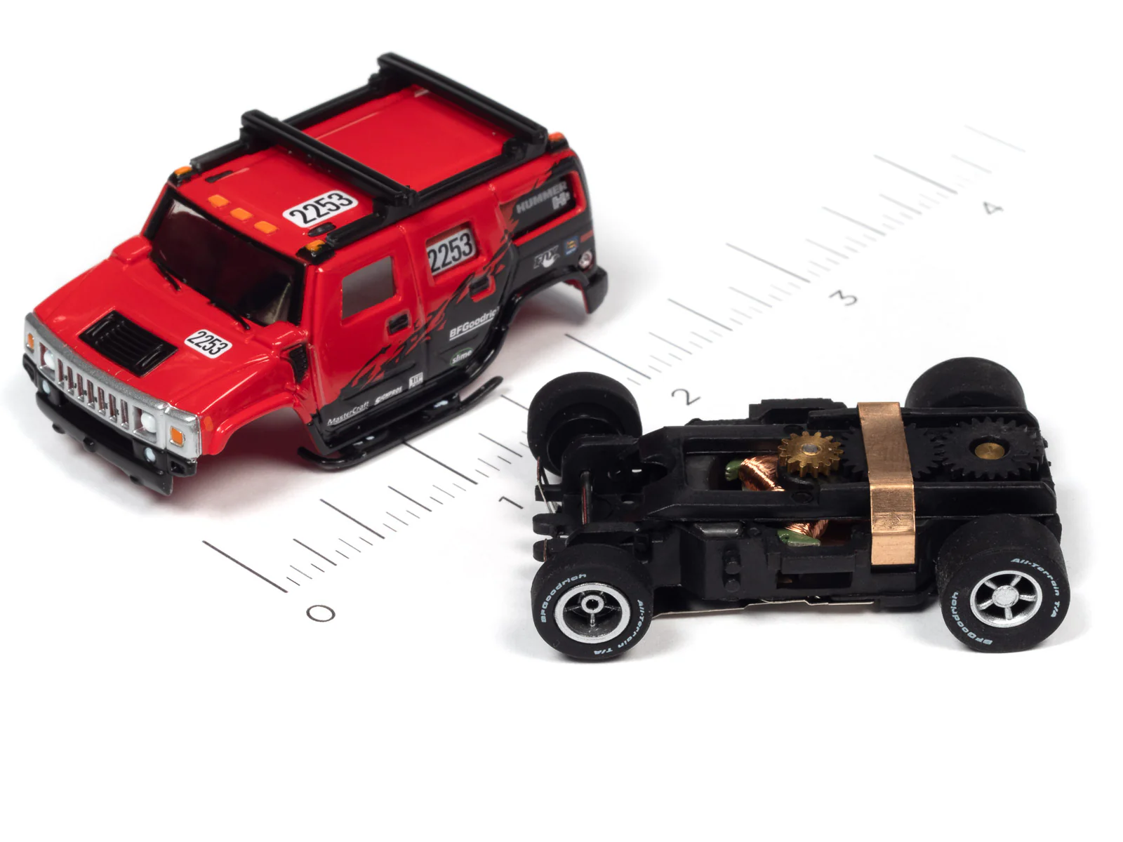 Auto World Xtraction 2005 Hummer H2 (red) HO Scale Slot Car - Image 3