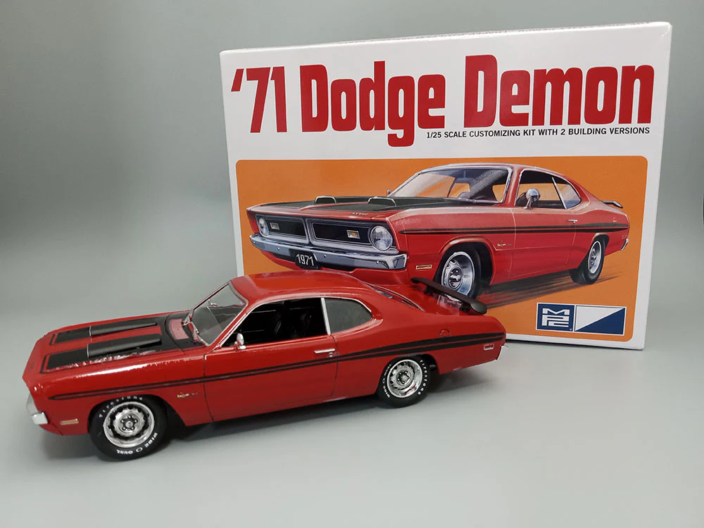 MPC 1971 Dodge Demon 1:25 Scale Model Kit - Image 4