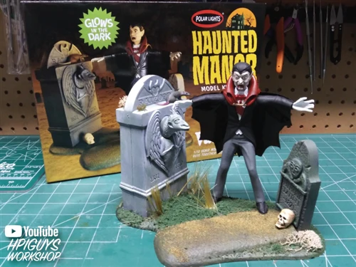 Polar Lights Haunted Manor: Flight of the Vampire 1:12 Scale Model Kit - Image 4