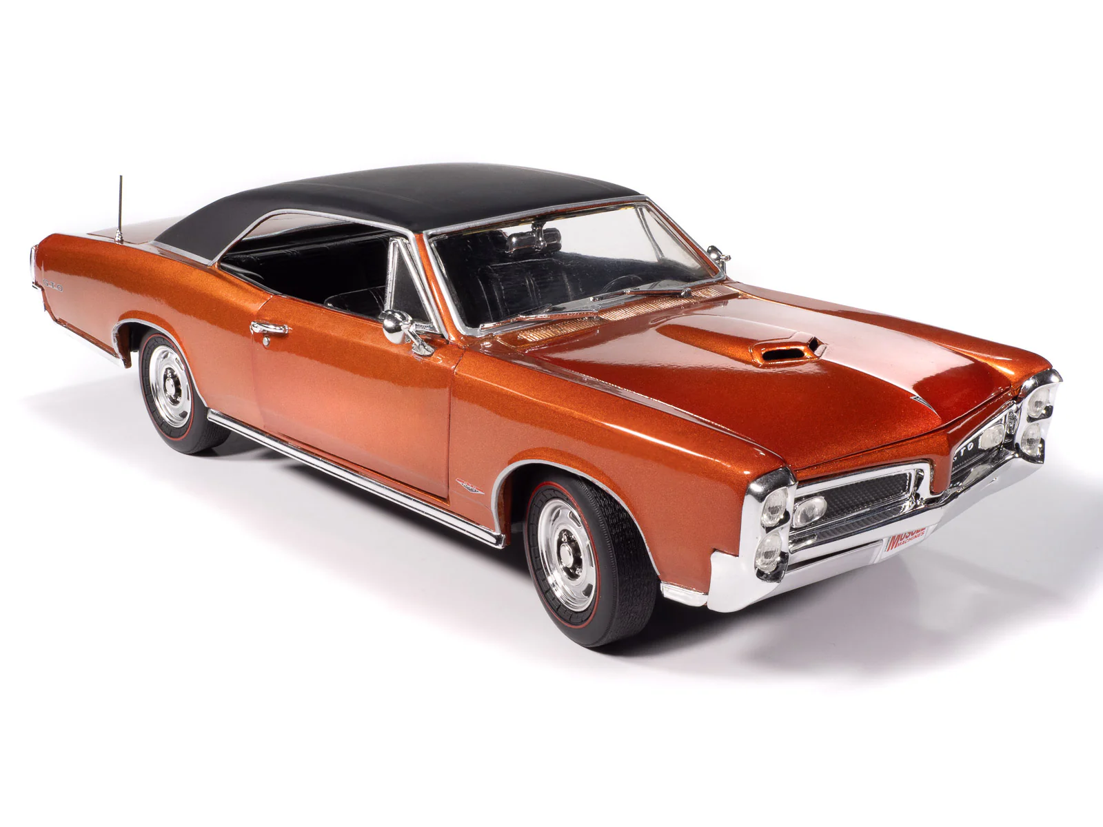 American Muscle 1966 Pontiac GTO Hardtop Hemmings Muscle Machines 1:18 Scale Diecast - Image 3