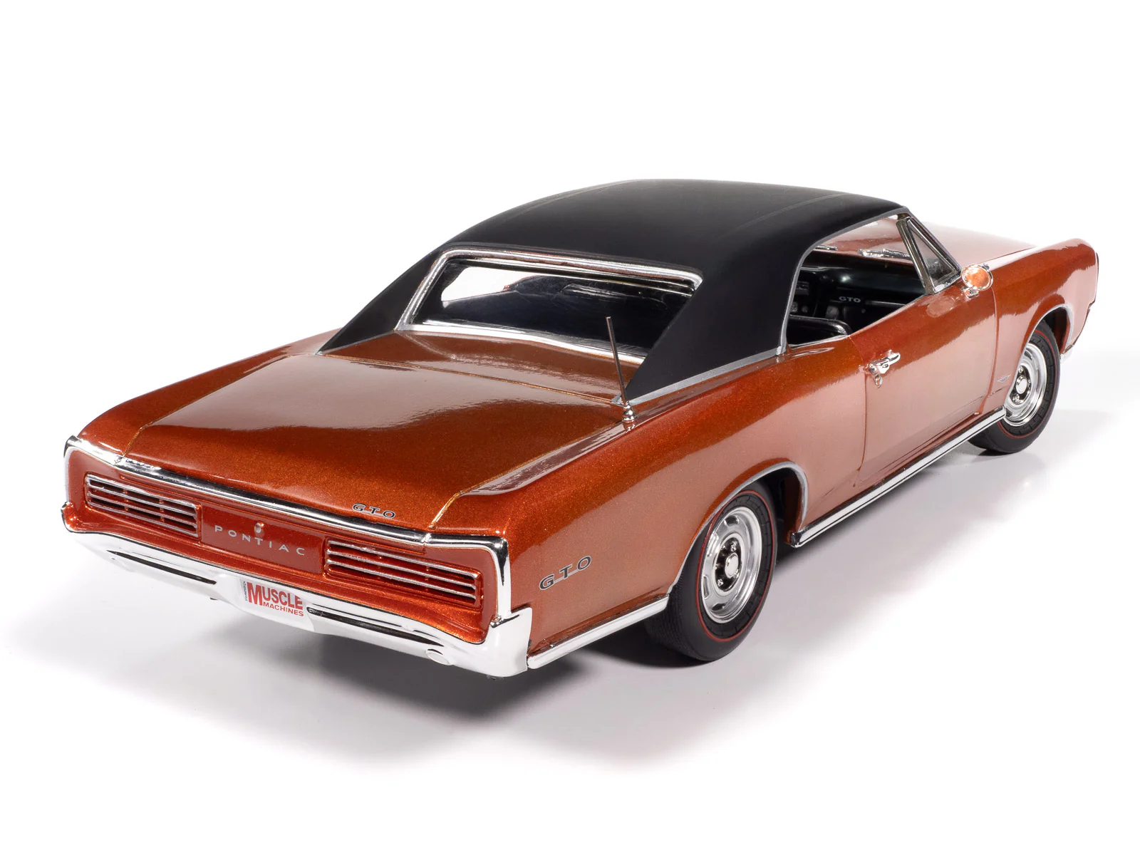American Muscle 1966 Pontiac GTO Hardtop Hemmings Muscle Machines 1:18 Scale Diecast - Image 5