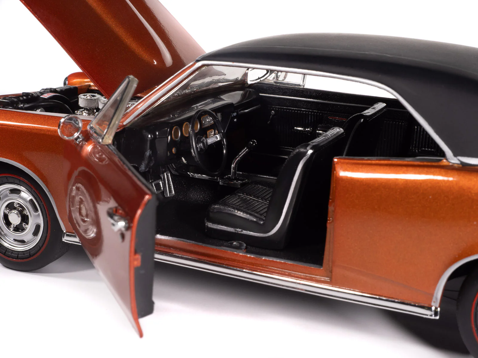 American Muscle 1966 Pontiac GTO Hardtop Hemmings Muscle Machines 1:18 Scale Diecast - Image 8