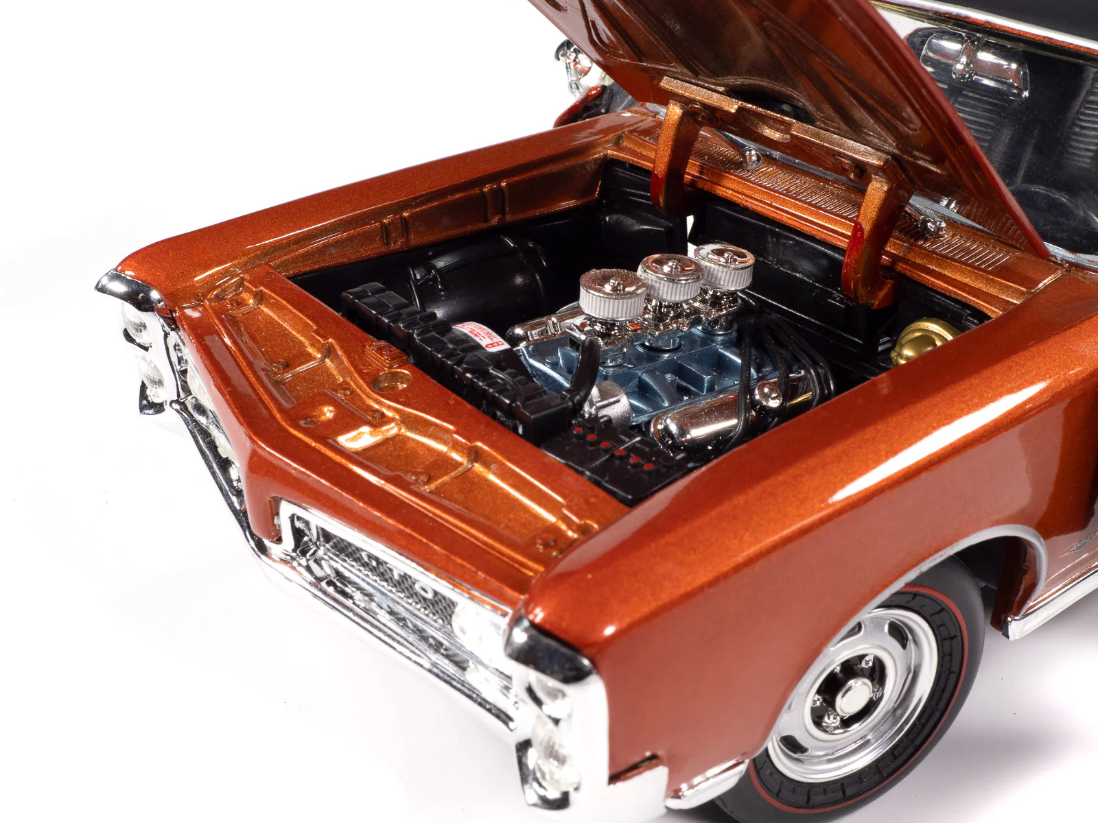 American Muscle 1966 Pontiac GTO Hardtop Hemmings Muscle Machines 1:18 Scale Diecast - Image 9