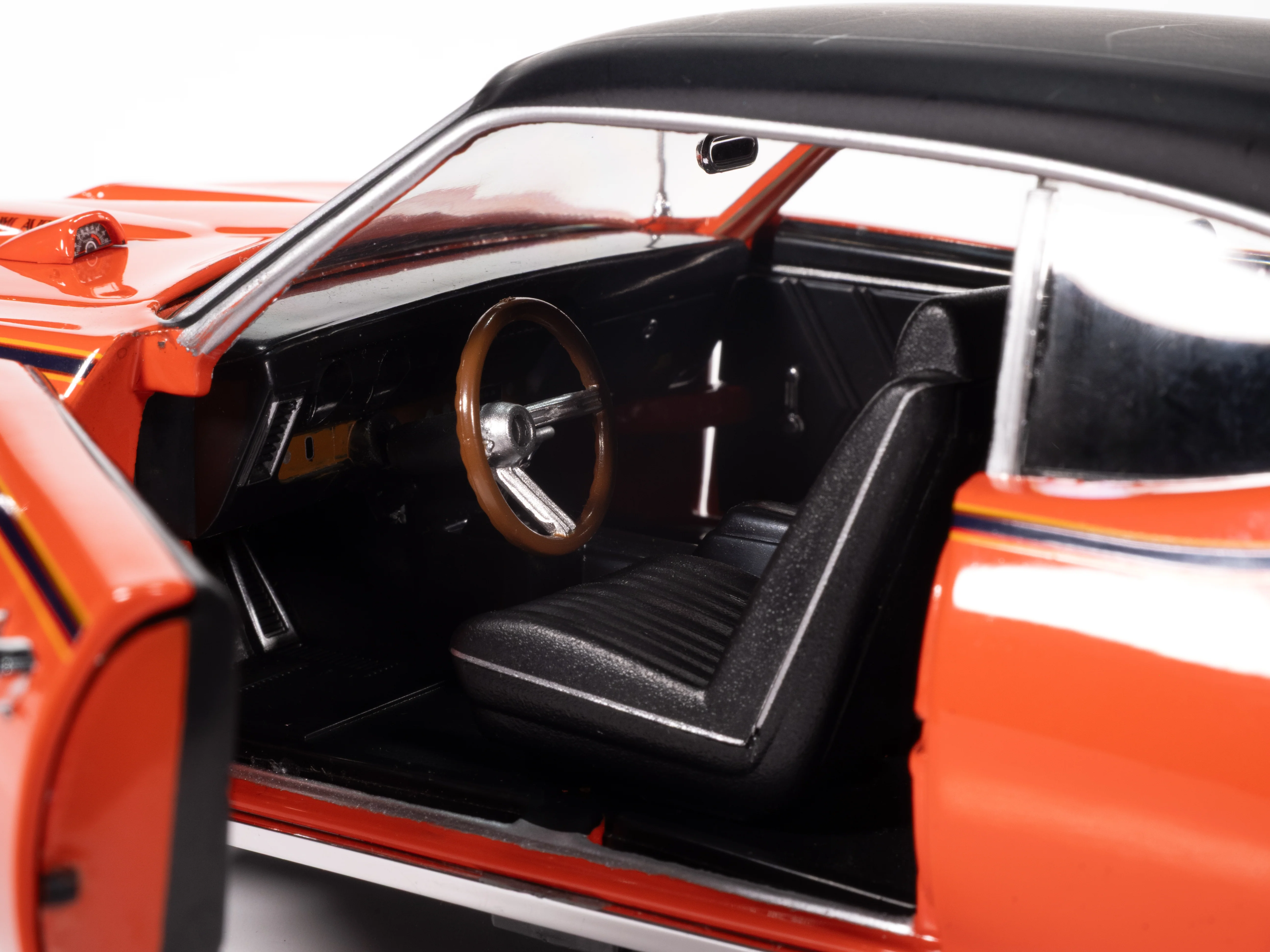 American Muscle 1969 Pontiac GTO Judge Mecum Auctions 1:18 Scale Diecast - Image 7