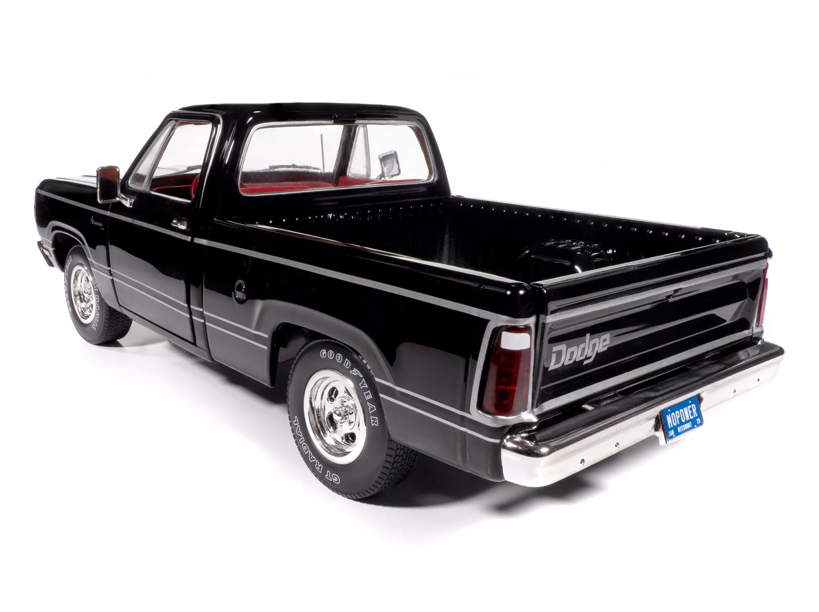 American Muscle 1979 Dodge SWB Sweptline Pickup Adventurer 1:18 Scale Diecast - Image 3