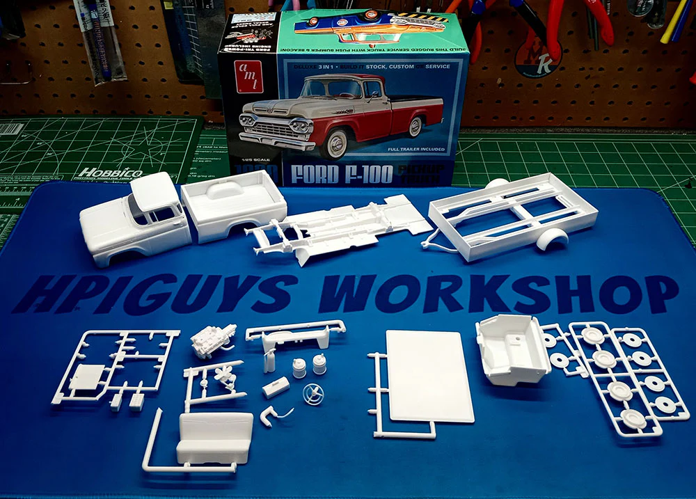AMT 1960 Ford F-100 Pickup w/Trailer 1:25 Scale Model Kit - Image 6