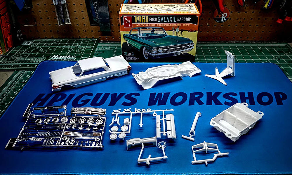 AMT 1961 Ford Galaxie Hardtop 1:25 Scale Model Kit - Image 5