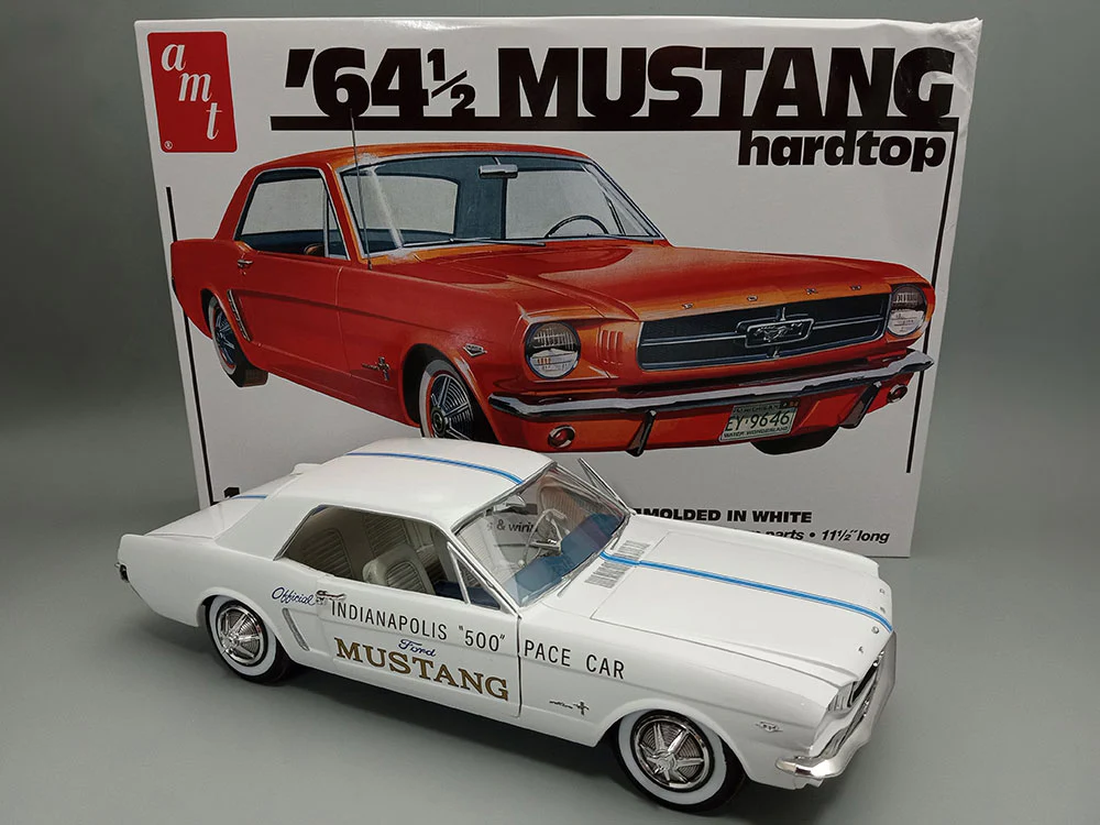 AMT 1964.5 Ford Mustang Coupe 60th Anniversary 1:16 Scale Model Kit - Image 2