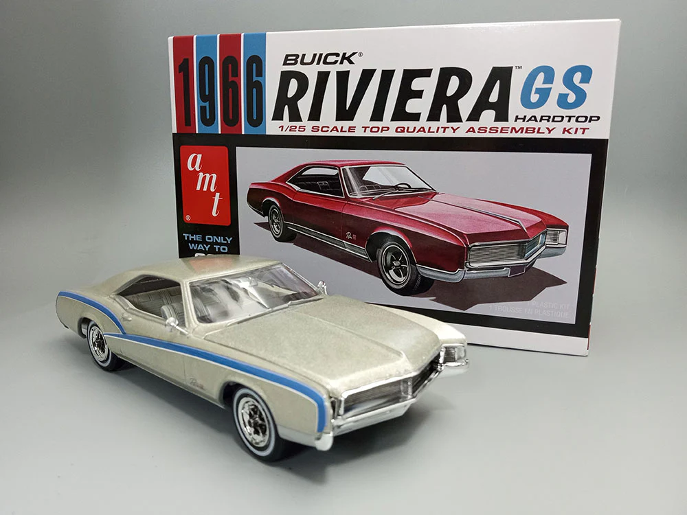 AMT 1966 Buick Riviera GS 1:25 Scale Model Kit - Image 2