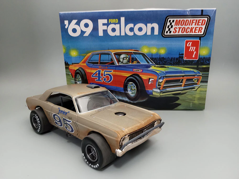 AMT 1969 Ford Falcon Modified Stocker 1:25 Scale Model Kit - Image 3