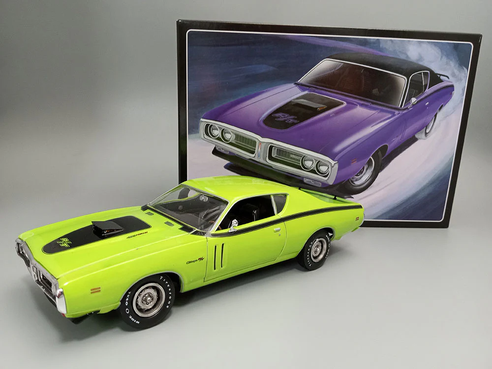 AMT 1971 Dodge Hemi Charger R/T 1:25 Scale Model Kit - Image 2