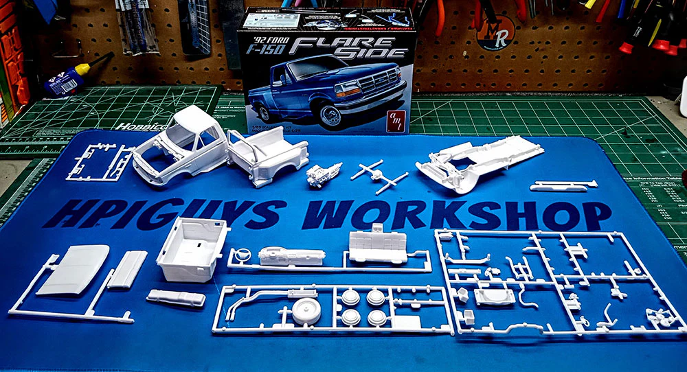 AMT 1992 Ford F-150 Flareside 1:25 Scale Model Kit - Image 6