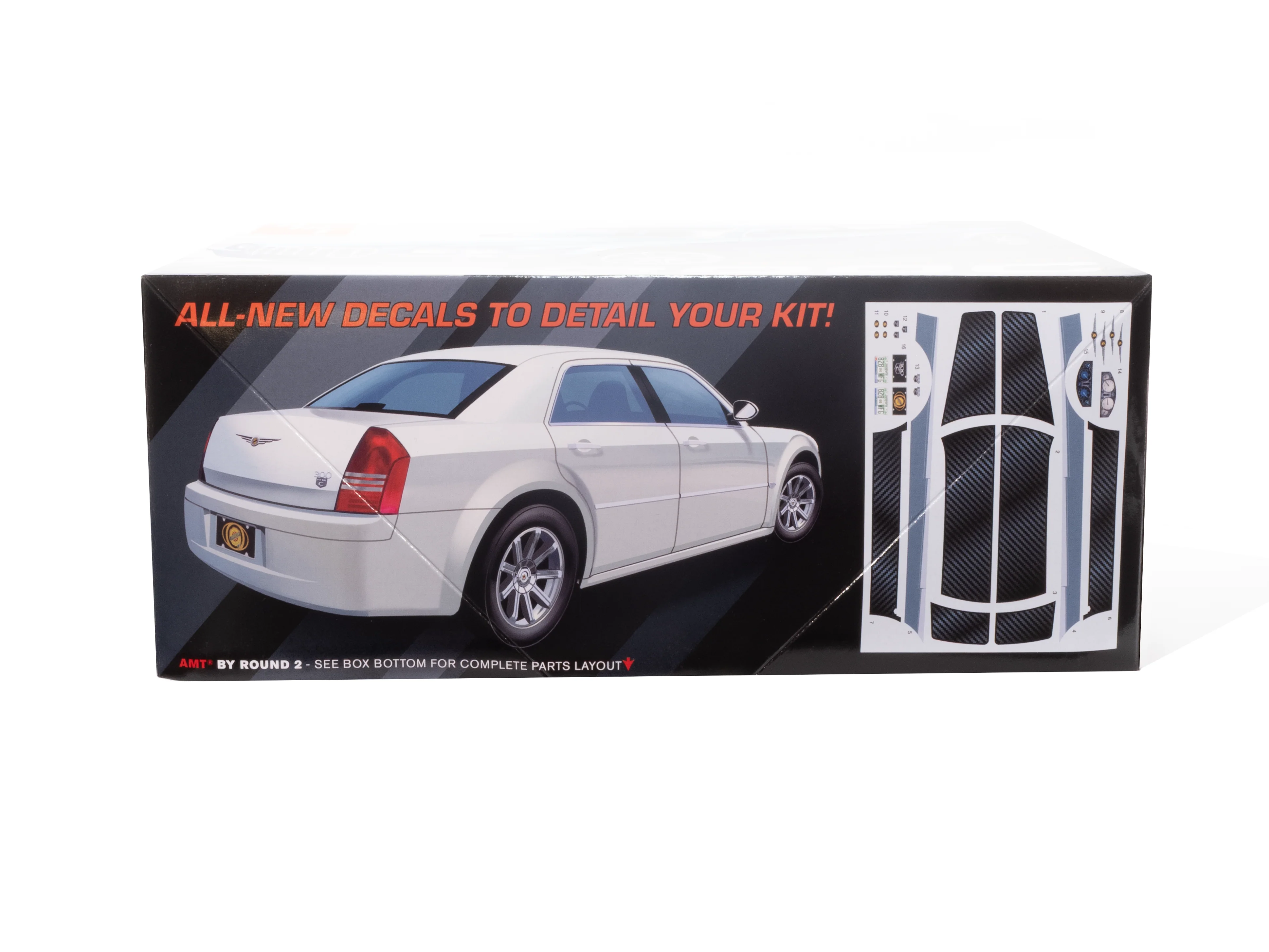 AMT 2005 Chrysler 300C 1:25 Scale Model Kit - Image 4