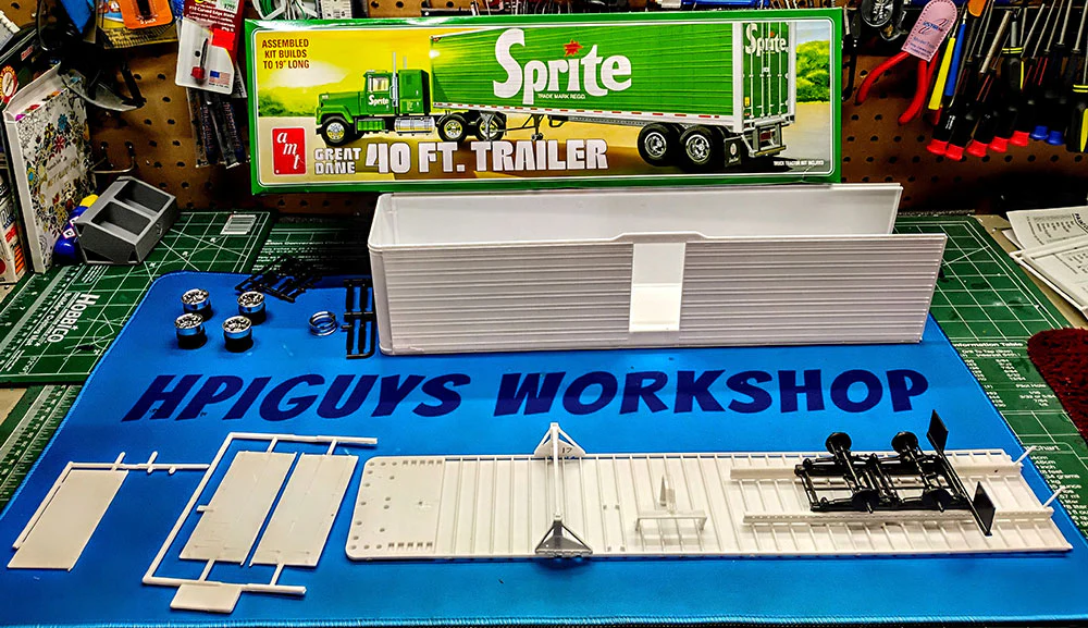 AMT Great Dane Dry Goods Trailer Sprite 1:25 Scale Model Kit - Image 3
