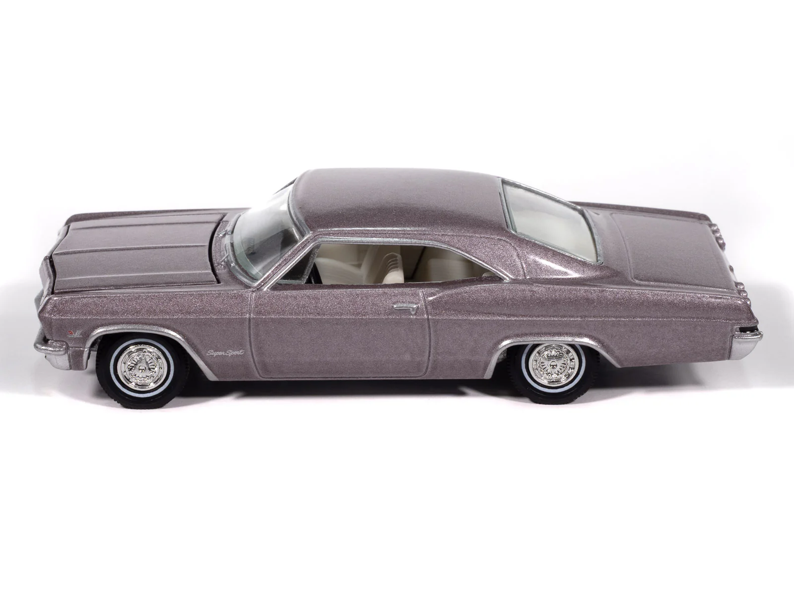 Auto World 1965 Chevy Impala SS 396 (Evening Orchid Poly) (AW Exclusive) 1:64 Diecast - Image 4
