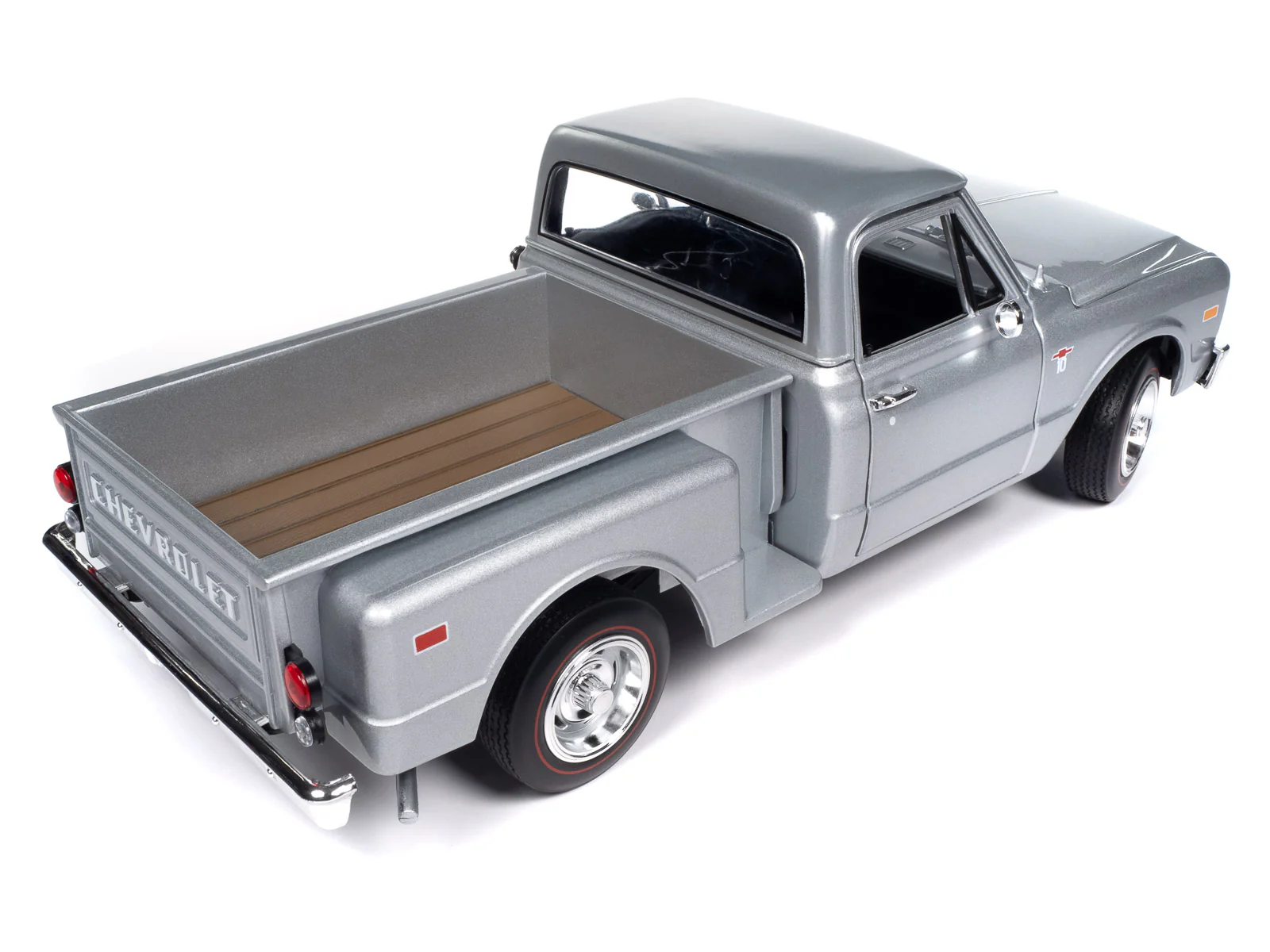 Auto World 1968 Chevy C10 Pickup Stepside 1:18 Scale Diecast - Image 3