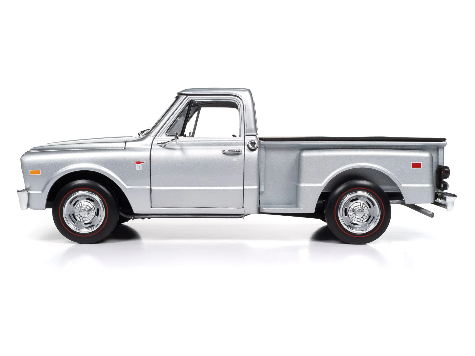 Auto World 1968 Chevy C10 Pickup Stepside 1:18 Scale Diecast - Image 9