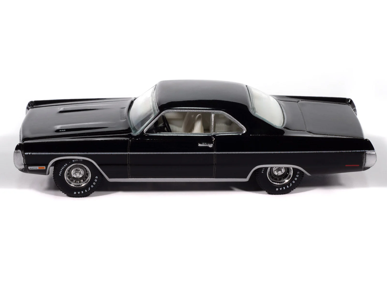 Auto World 1970 Plymouth Sport Fury GT (Black Velvet) (AW Exclusive) 1:64 Diecast - Image 4