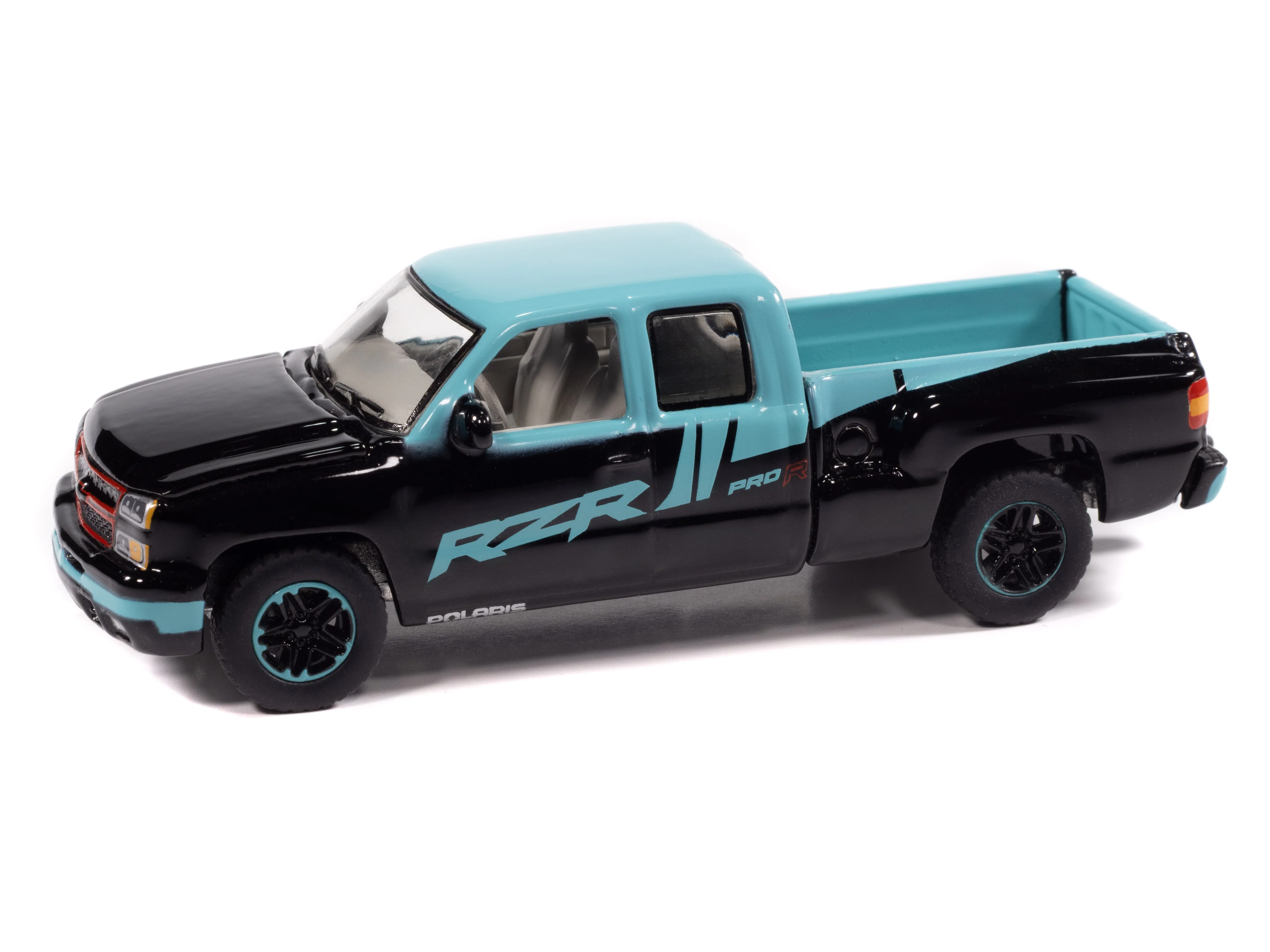 Auto World 2006 Chevy Silverado Extended Cab/Stepside Polaris 1:64 Diecast - Image 2
