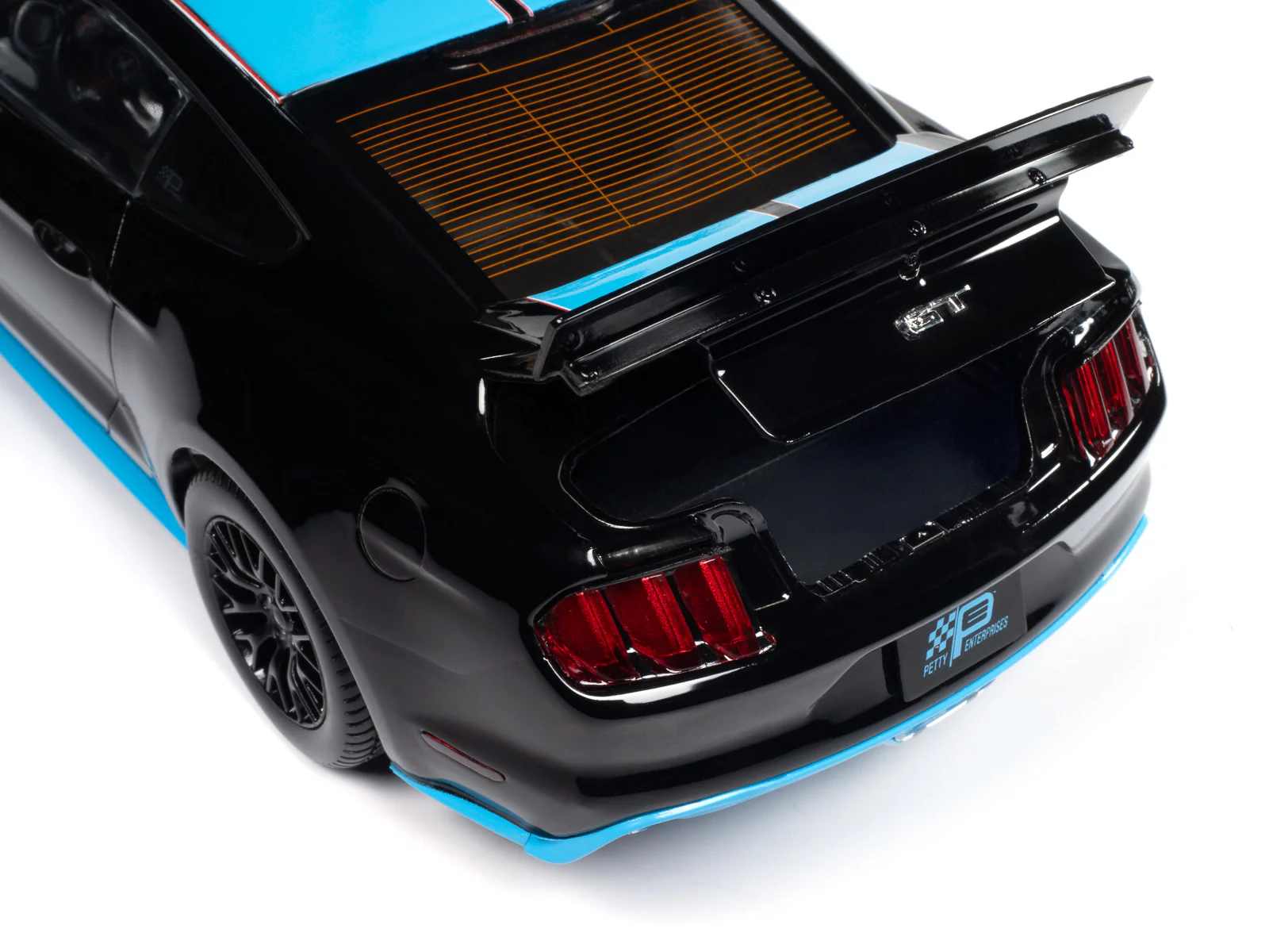 Auto World 2016 Ford Mustang Petty's Garage 1:18 Scale Diecast - Image 10