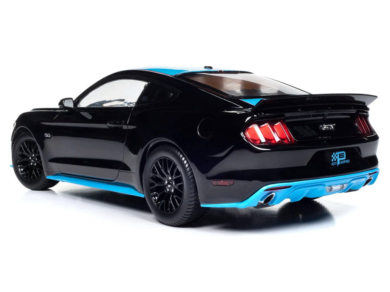 Auto World 2016 Ford Mustang Petty's Garage 1:18 Scale Diecast - Image 5