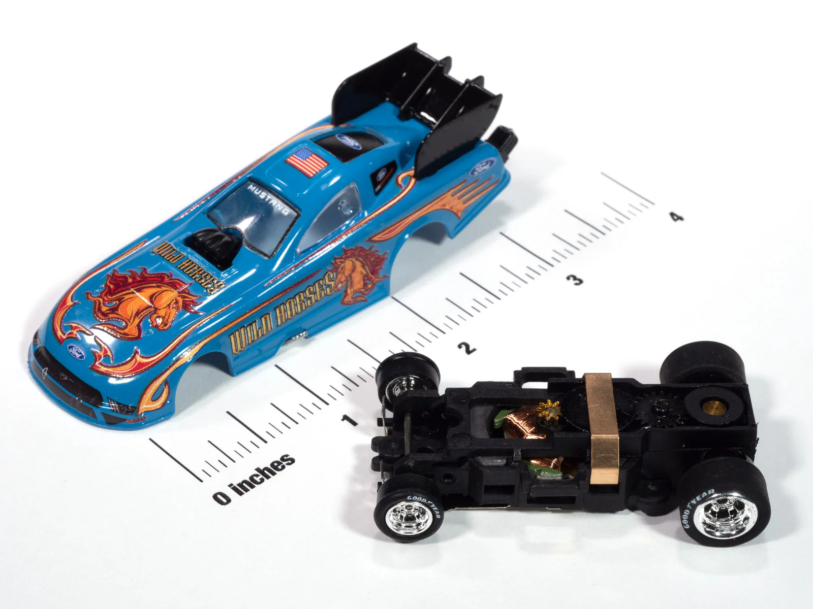Auto World 4Gear 2022 Ford Mustang GT Wild Horses FC (Blue, Red, & Orange) HO Scale Slot Car - Image 3