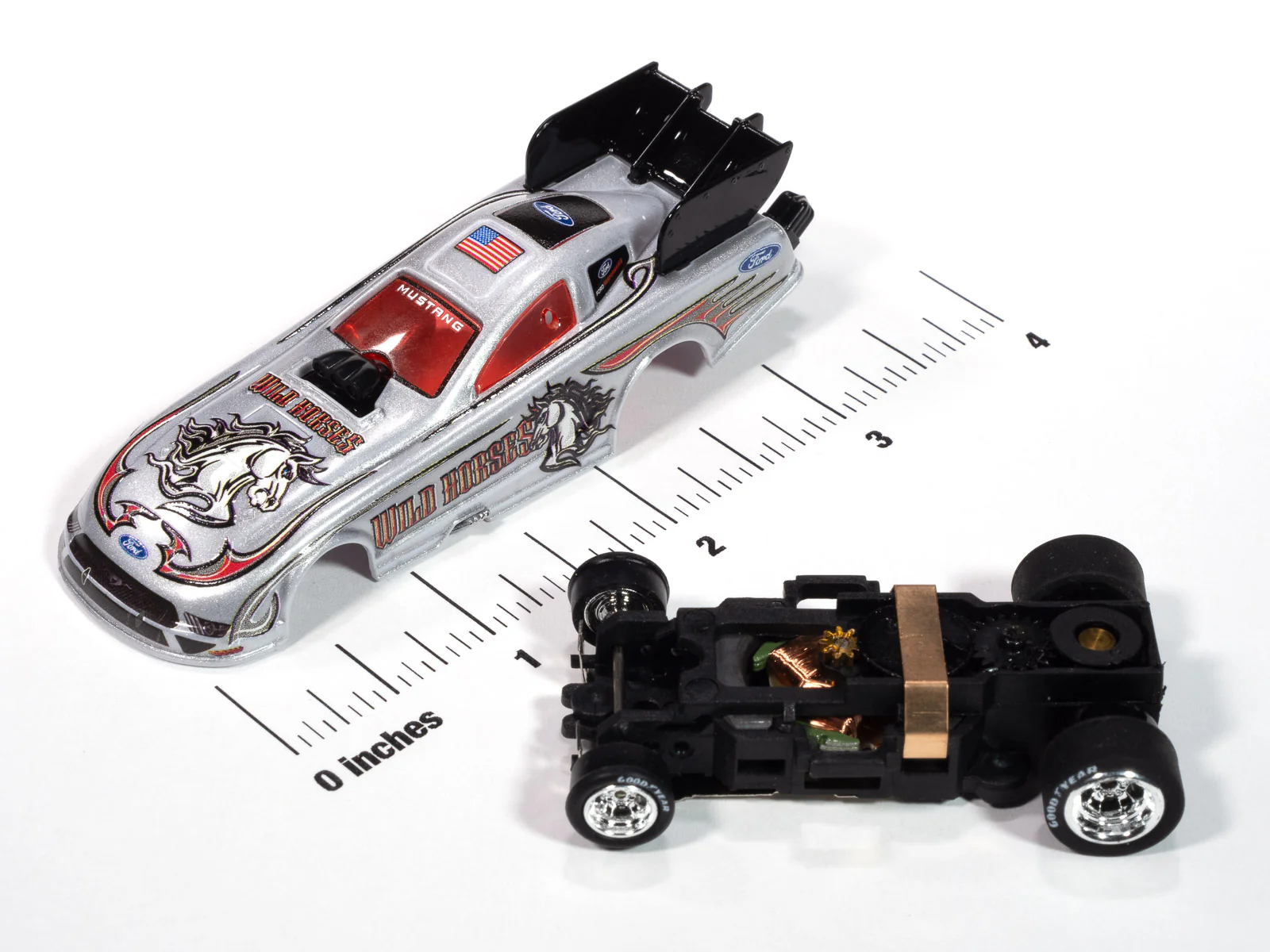 Auto World 4Gear 2022 Ford Mustang GT Wild Horses FC (Silver, White, Red, Gray & Black) HO Scale Slot Car - Image 3