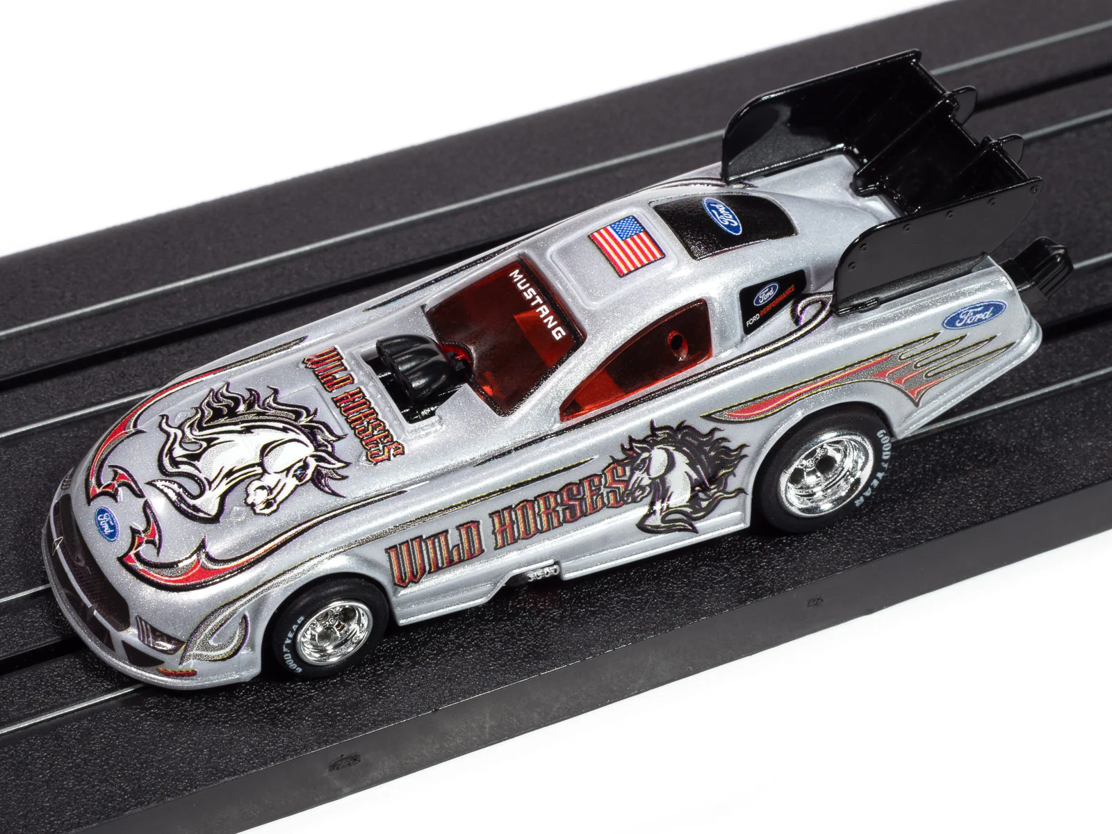 Auto World 4Gear 2022 Ford Mustang GT Wild Horses FC (Silver, White, Red, Gray & Black) HO Scale Slot Car - Image 4