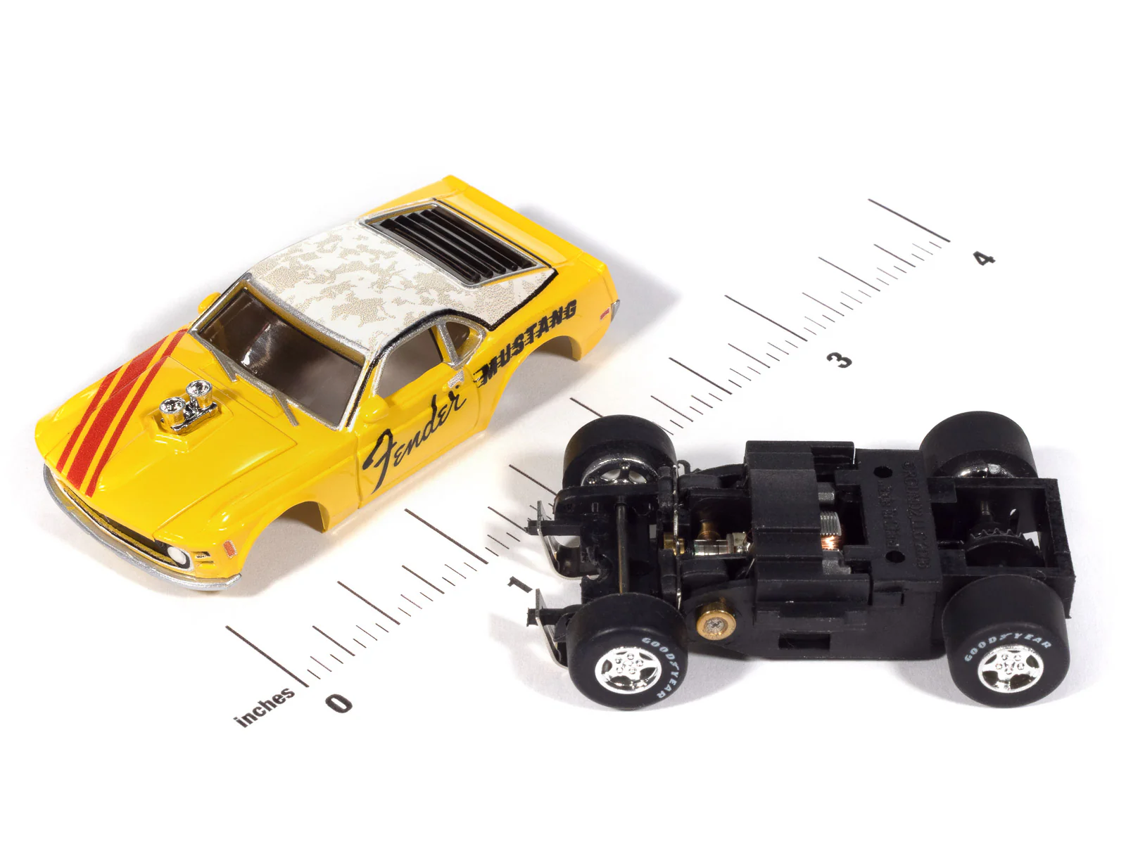 Auto World Super III 1970 BOSS Mustang Fender (Yellow) HO Scale Slot Car - Image 3
