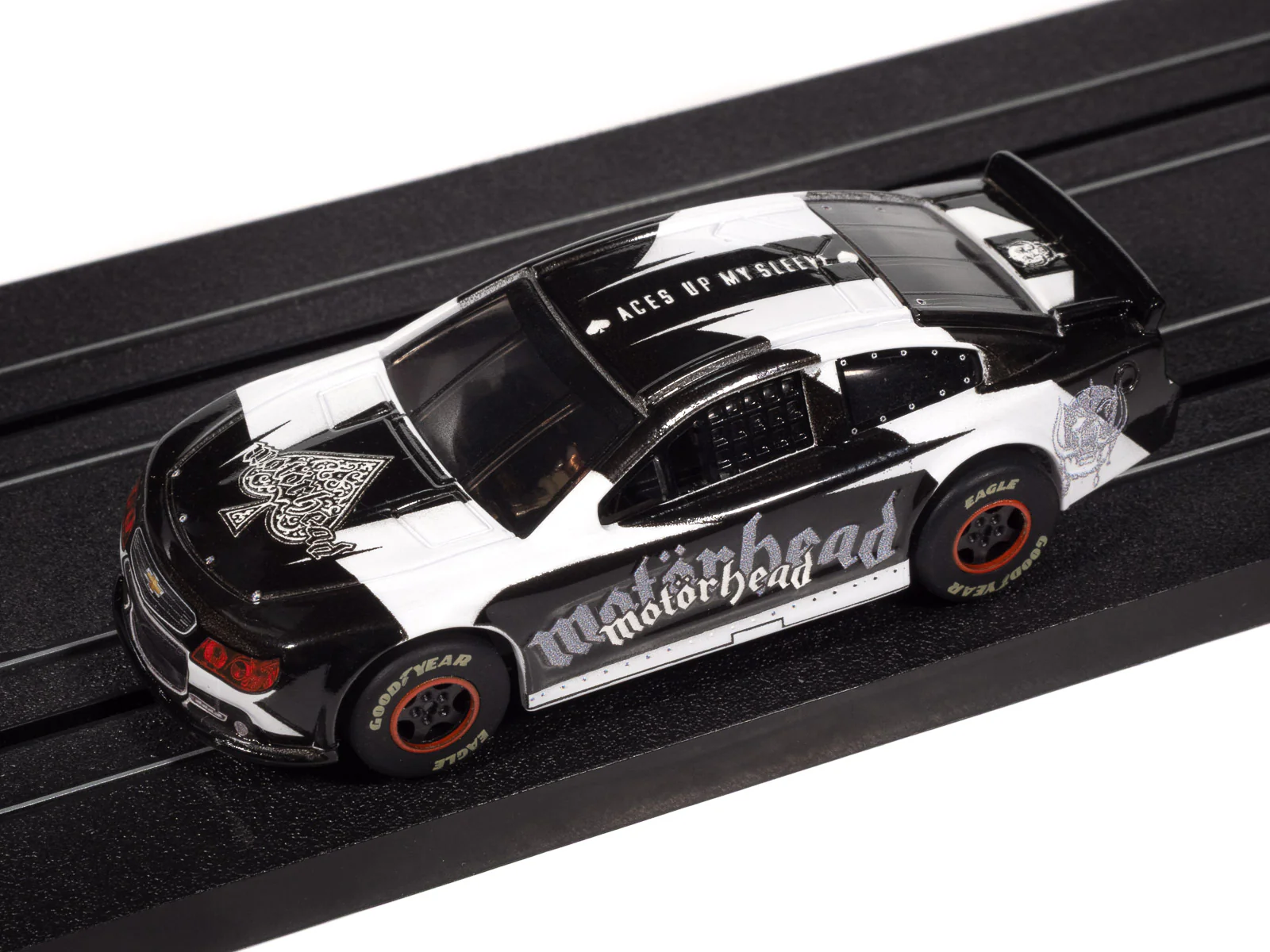 Auto World Super III 2015 Chevy SS Motorhead (White/Black) HO Scale Slot Car - Image 4