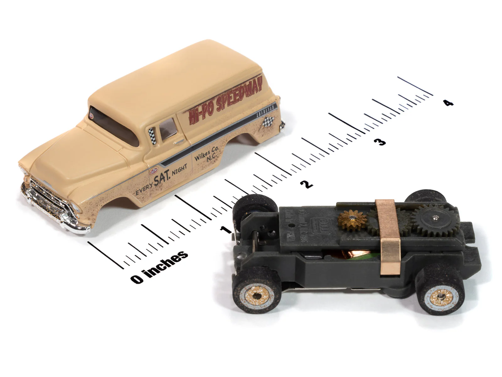 Auto World Thunderjet 1957 Chevy Suburban (Tan) HO Scale Slot Car - Image 3